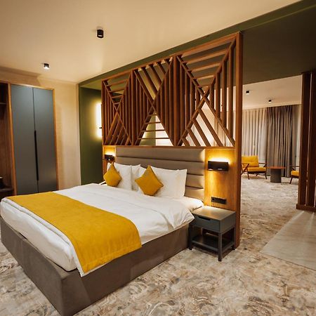 Aurum Garden Hotel シムケント エクステリア 写真