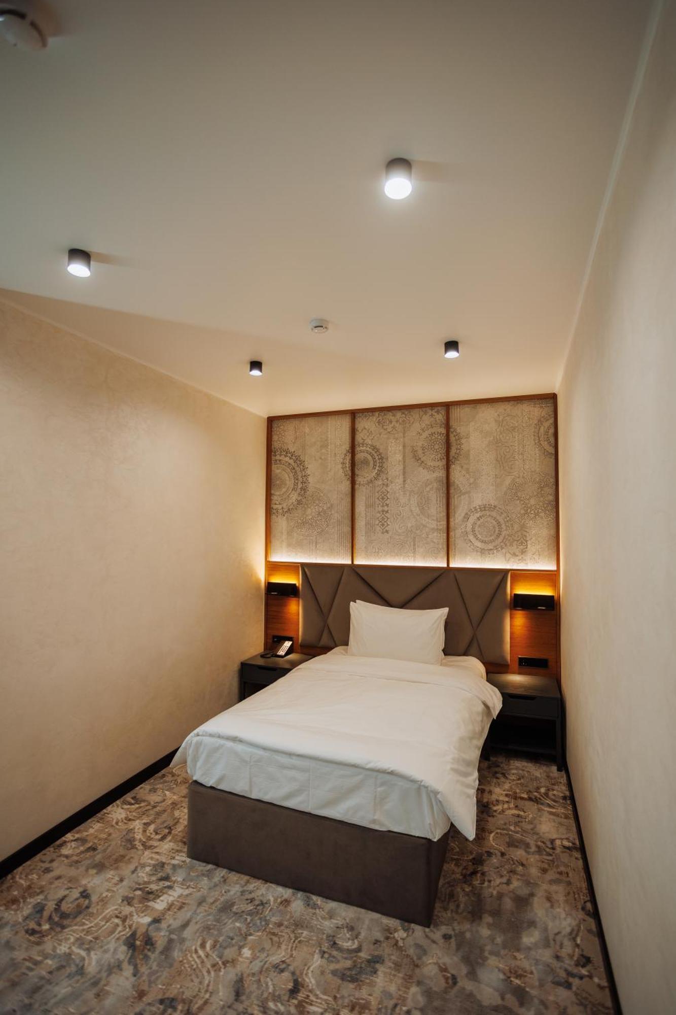Aurum Garden Hotel シムケント エクステリア 写真