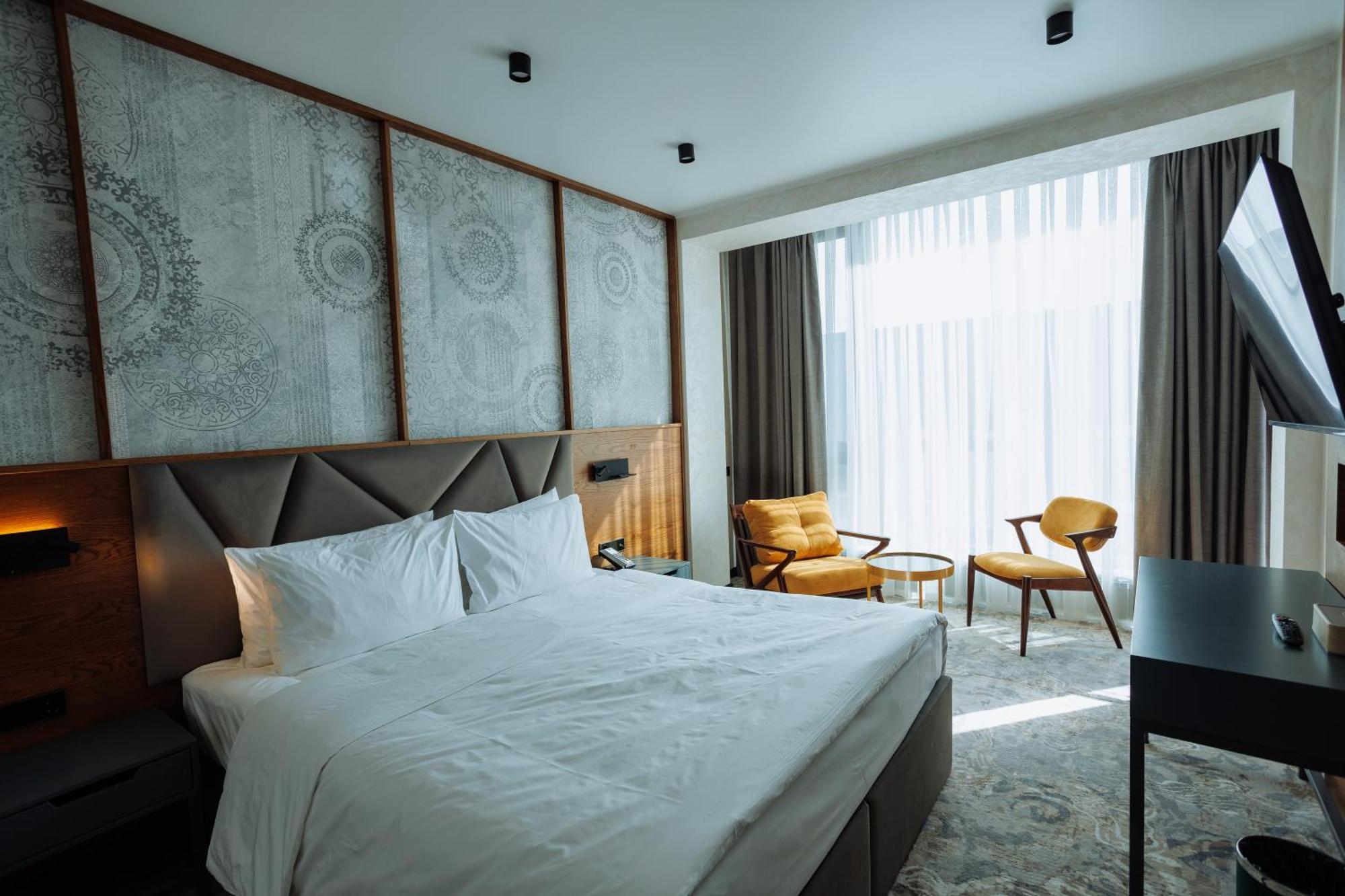 Aurum Garden Hotel シムケント エクステリア 写真