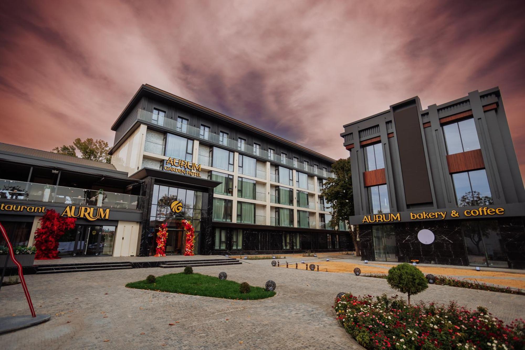 Aurum Garden Hotel シムケント エクステリア 写真
