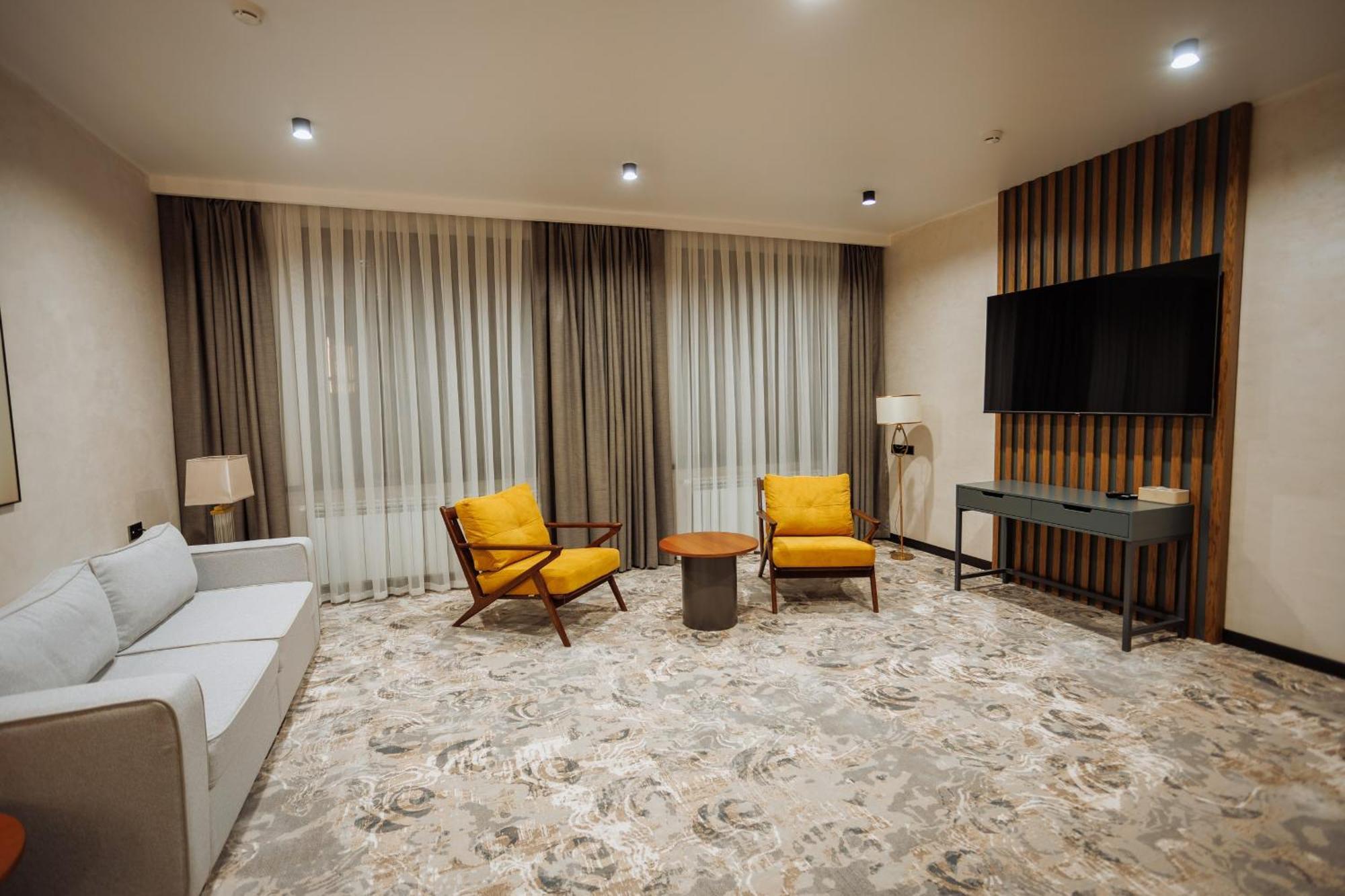 Aurum Garden Hotel シムケント エクステリア 写真